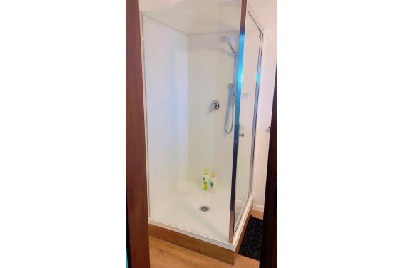 Studio - shower